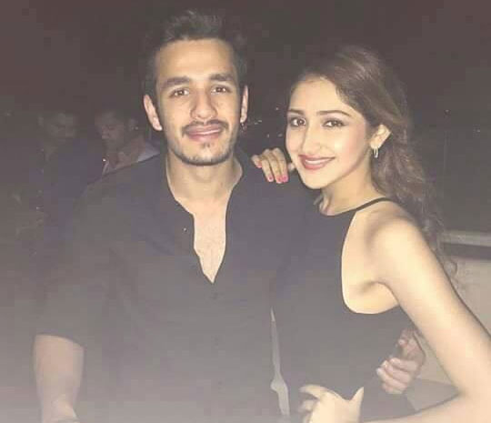 akhil,akkineni akhil,sayesha,romance,nagarjuna family,akhil with sayesha  అఖిల్ రొమాన్స్‌లో వీక్ అంట‌!